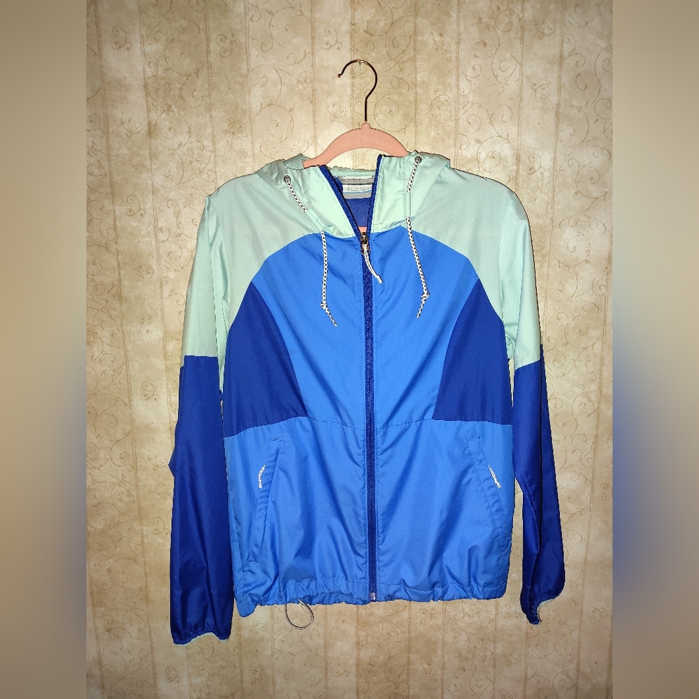 Columbia wind breaker